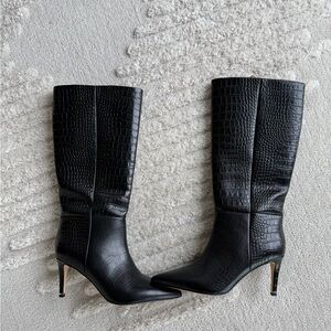 Pointy toe boots
